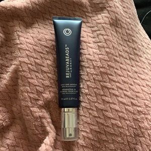 Brand new rejuvabeads by Monat split end mender